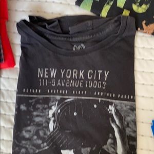 Medium express graphic tee. Black